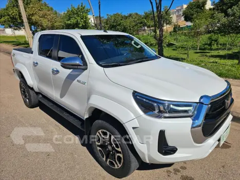 Toyota HILUX 2.8 D-4D TURBO DIESEL CD SRX PLUS 4X4 AUTOM 4 portas