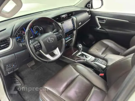 HILUX SW4 2.8 SRX 4X4 16V TURBO INTERCOOLER DIESEL 4P AUTOMÁ