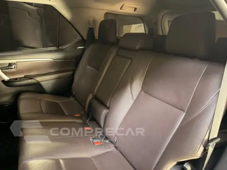 HILUX SW4 2.7 SRV 7 LUGARES 4X2 16V FLEX 4P AUTOMÁTICO