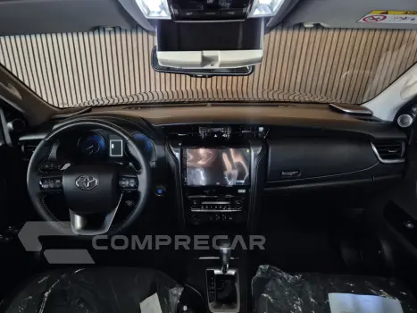 HILUX SW4 2.8 D-4D TURBO DIESEL SRX PLATINUM 7L 4X4 AUTOMÁTI