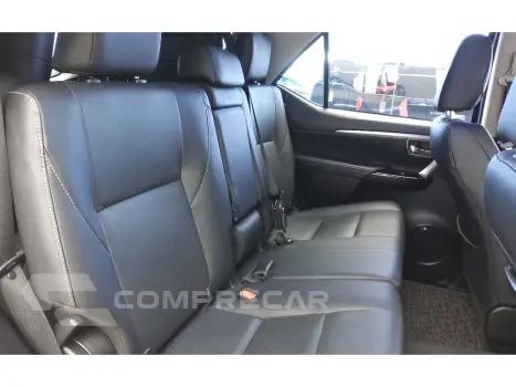 HILUX SW4 2.8 D-4D TURBO DIESEL SRX PLATINUM 7L 4X4 AUTOMÁTI