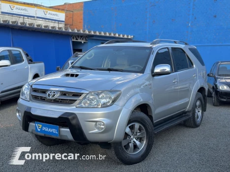 Hilux SW4 SRV D4-D 4x4 3.0 TDI Dies. Aut