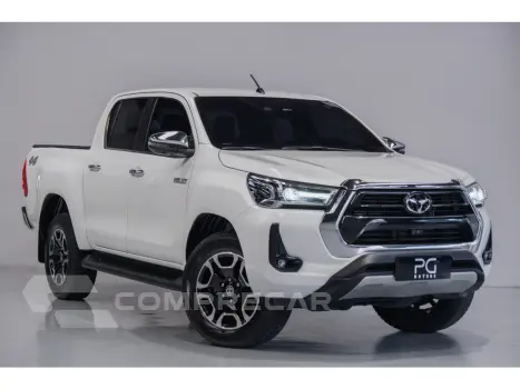 Toyota HILUX 2.8 D-4D TURBO DIESEL CD SRX 4X4 AUTOMÁTICO 4 portas
