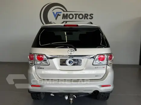 HILUX SW4 3.0 SRV 4X4 7 LUGARES 16V TURBO INTERCOOLER DIESEL