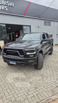 RAM 1500 5.7 SLT Quad CAB 4X4 V8 4 portas