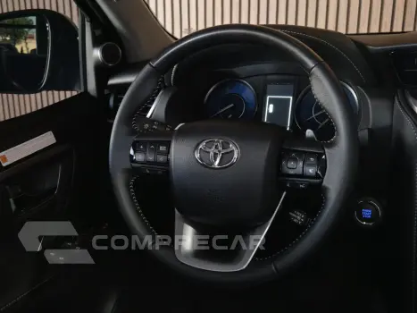 HILUX SW4 2.8 D-4D TURBO DIESEL SRX PLATINUM 7L 4X4 AUTOMÁTI