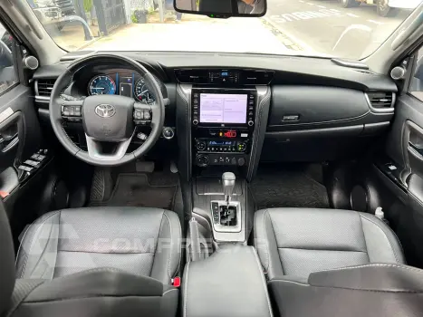 HILUX SW4 2.8 D-4d Turbo SRX 7L 4X4