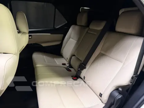 HILUX SW4 2.8 D-4D TURBO DIESEL DIAMOND 7L 4X4 AUTOMÁTICO