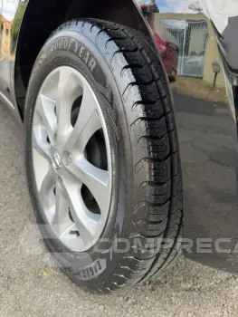 Nissan March 1.6 SV automático