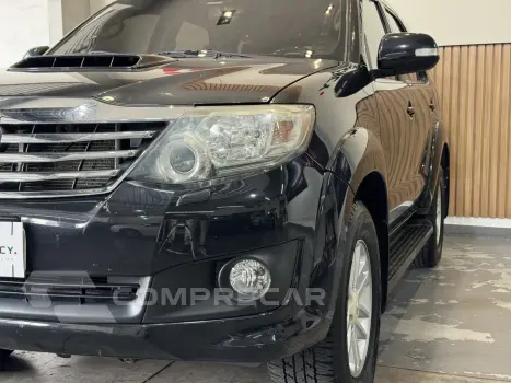 HILUX SW4 3.0 SRV 4X4 7 LUGARES 16V TURBO INTERCOOLER DIESEL