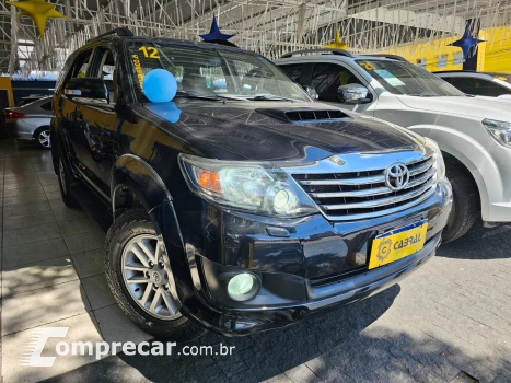 Toyota HILUX SW4 3.0 SRV 4X4 7 Lugares 16V Turbo Intercooler 4 portas