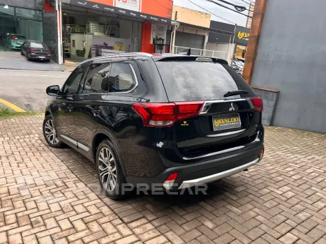 OUTLANDER 2.2 165cv Diesel Aut.