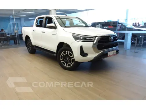 Toyota HILUX 2.8 D-4D TURBO DIESEL CD SRX LIMITED 4X4 AUTOMÁTICO 4 portas