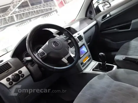 VECTRA SEDAN - 2.0 MPFI ELEGANCE 8V 4P MANUAL