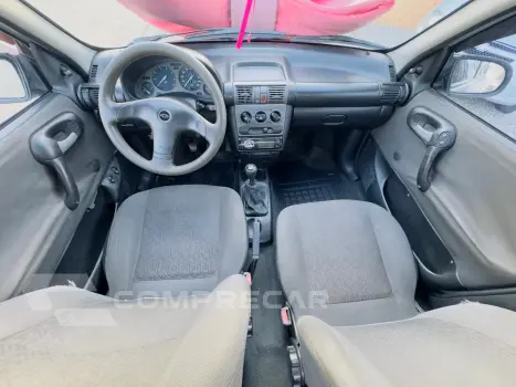 Classic Sedan 1.6 4P