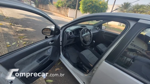 FIESTA 1.6 MPI Class Hatch 8V