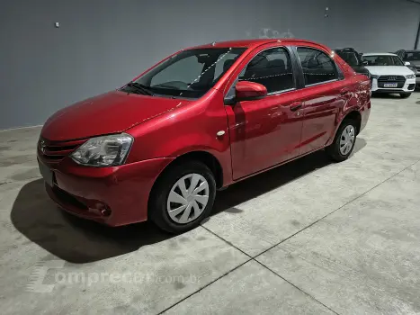 Toyota ETIOS 1.5 XS Sedan 16V 4 portas