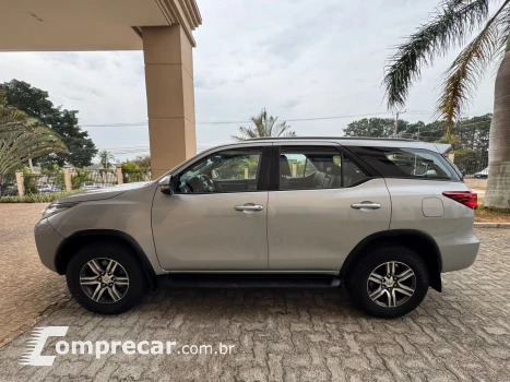 HILUX SW4 2.7 SR 4X2 7 Lugares 16V