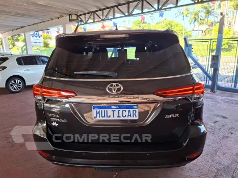 HILUX SW4 2.8 D-4d Turbo SRX 7L 4X4