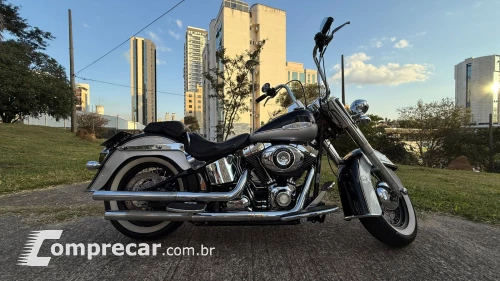 HARLEY-DAVIDSON Deluxe