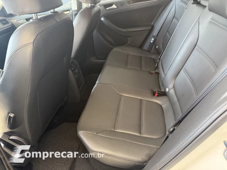 Jetta 2.0 4P CONFORTLINE TIPTRONIC AUTOMÁTICO