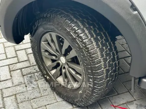 L200 TRITON - 2.4 16V TURBO SPORT GLX CD 4P 4X4 MANUAL