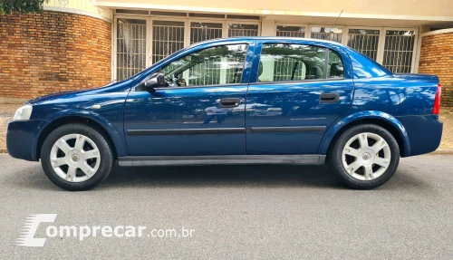 ASTRA 1.8 MPFI GL Sedan 8V