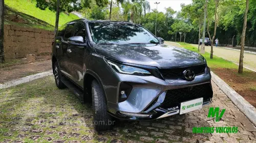 Toyota HILUX SW4 2.8 D-4d Turbo Diamond 7L 4X4 4 portas