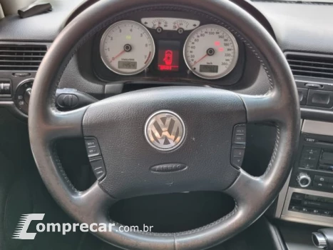 Volkswagen GOLF - 2.0 MI SPORTLINE 8V 4P TIPTRONIC 4 portas
