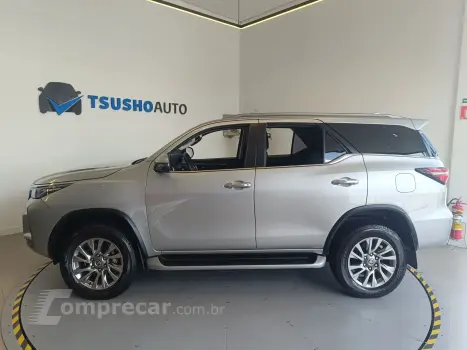 HILUX SW4 2.8 D-4D TURBO SRX 7L 4X4 AUTOMÁTICO