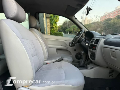 Clio Authentique 1.0 8V 3p