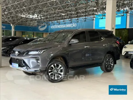 Toyota HILUX SW4 2.8 D-4D TURBO DIESEL DIAMOND 7L 4X4 AU 4 portas