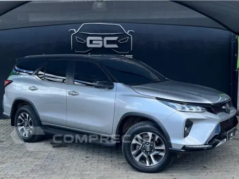 Toyota HILUX SW4 2.8 D-4D TURBO DIESEL DIAMOND 7L 4X4 AUTOMÁTICO 4 portas