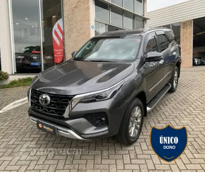 Toyota Hilux SW4 SRX 4x4 2.8 TDI 16V Dies. Aut. 4 portas