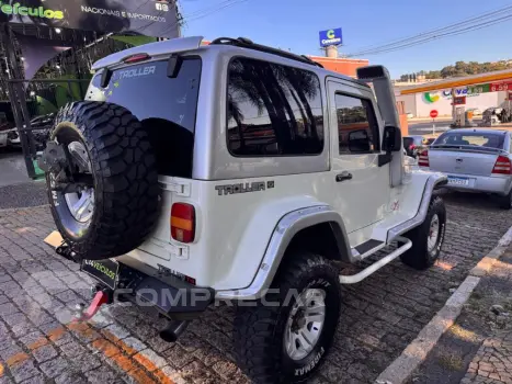 T-4 4x4 3.0 TB Int. Cap. Rígida Diesel