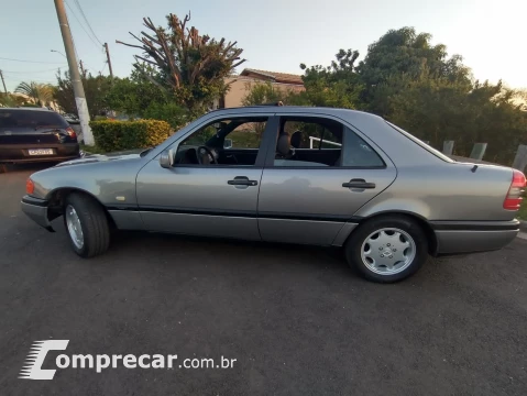 Mercedes-Benz C 180 1.8 Classic Plus 4 portas