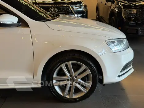 JETTA 2.0 TSI HIGHLINE 211CV GASOLINA 4P TIPTRONIC
