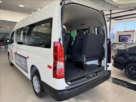 HIACE 2.8 D-4d Turbo Minibus 15+1 DX