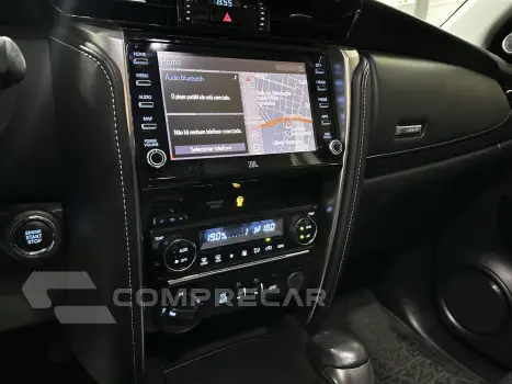 HILUX SW4 2.8 D-4D TURBO DIESEL SRX 7L 4X4 AUTOMÁTICO