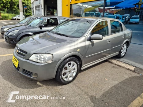 CHEVROLET ASTRA 1.8 MPFI Comfort Sedan 8V 4 portas