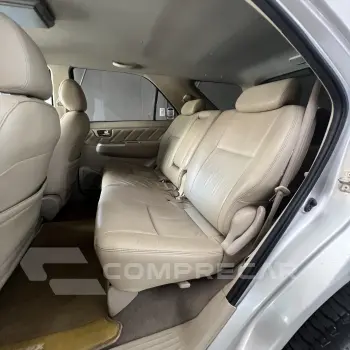 Hilux SW4 SRV D4-D 4x4 3.0 TDI Dies. Aut