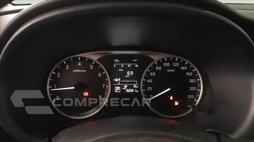 KICKS PLAY 1.6 16V FLEXSTART SENSE XTRONIC
