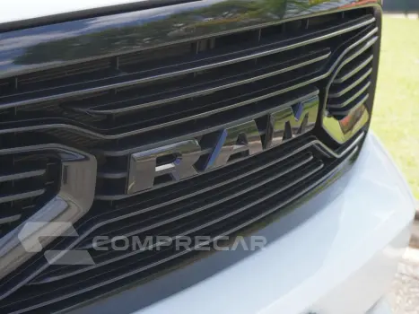 CLASSIC 5.7 V8 GASOLINA LARAMIE NIGHT EDITION CD 4X4 AUTOMÁT