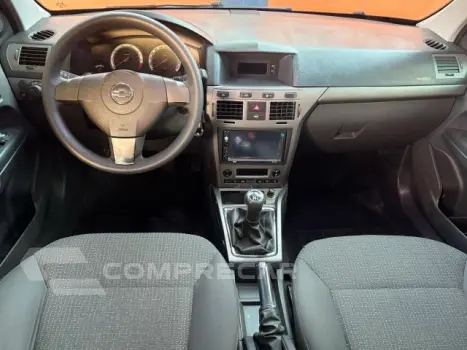 VECTRA SEDAN - 2.0 MPFI EXPRESSION 8V 140CV 4P MANUAL