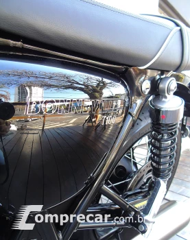 TRIUMPH BONNEVILLE T100 900