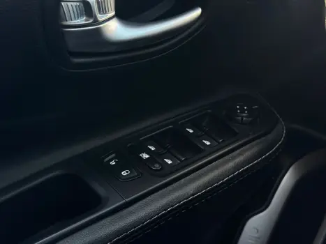 RENEGADE 2.0 16V Turbo Sport 4X4