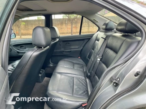 325i - 2.5 SEDAN 24V 4P AUTOMÁTICO