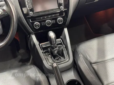 JETTA 2.0 TSI HIGHLINE 211CV GASOLINA 4P TIPTRONIC