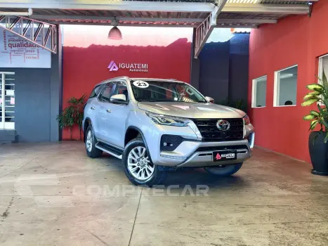 Toyota HILUX SW4 2.8 D-4D TURBO DIESEL SRX 4X4 AUTOMÁTICO 4 portas