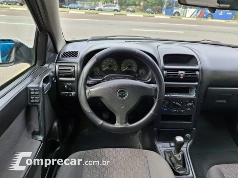 ASTRA 1.8 MPFI Comfort Sedan 8V